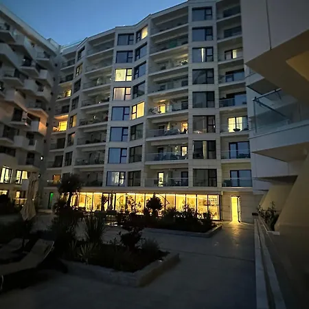 Aqua Infinity- Pool & アパート ナボダリ