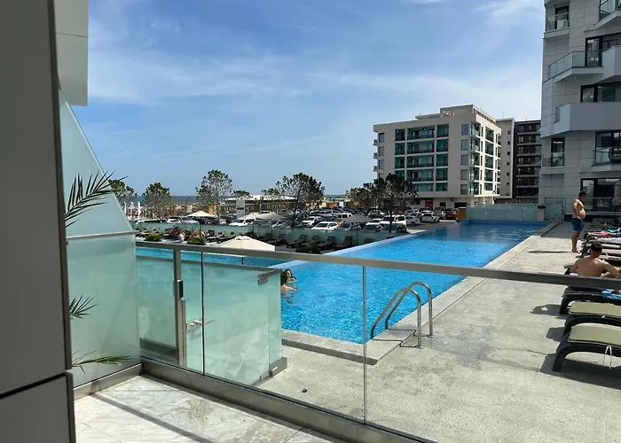 Aqua Infinity- Pool & アパート *