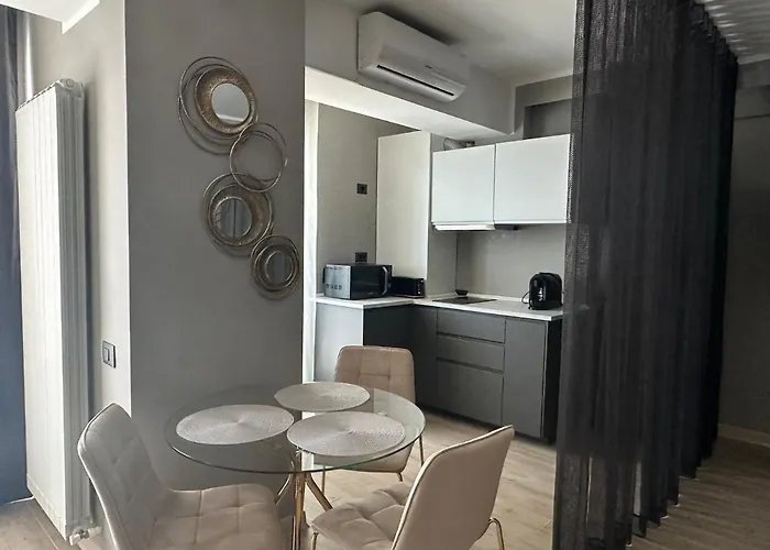 Aqua Infinity- Pool & *