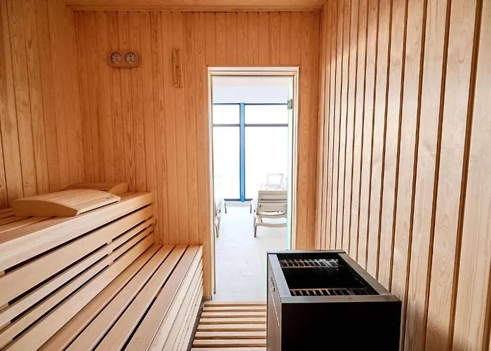 Aqua Infinity- Pool & *