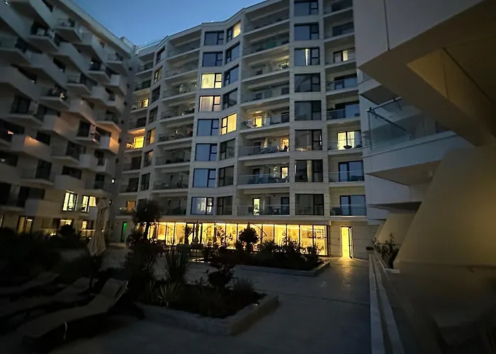 Aqua Infinity- Pool & アパート ナボダリ