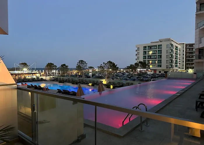 Aqua Infinity- Pool & アパート