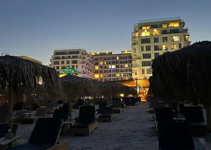 アパート Aqua Infinity- Pool & ナボダリ